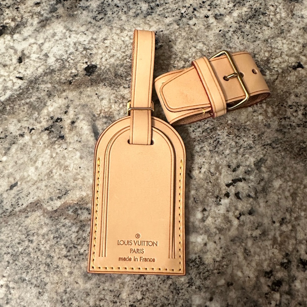 $100 Louis Vuitton luggage tag 💎Authentic